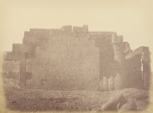 (Vista ravvicinata del retro del Ramasseum) da Théodule Devéria